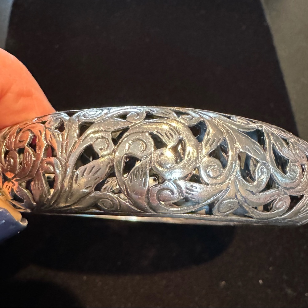 Beautifully handcrafted sterling silver Silpada bangle - Picture 7 of 9